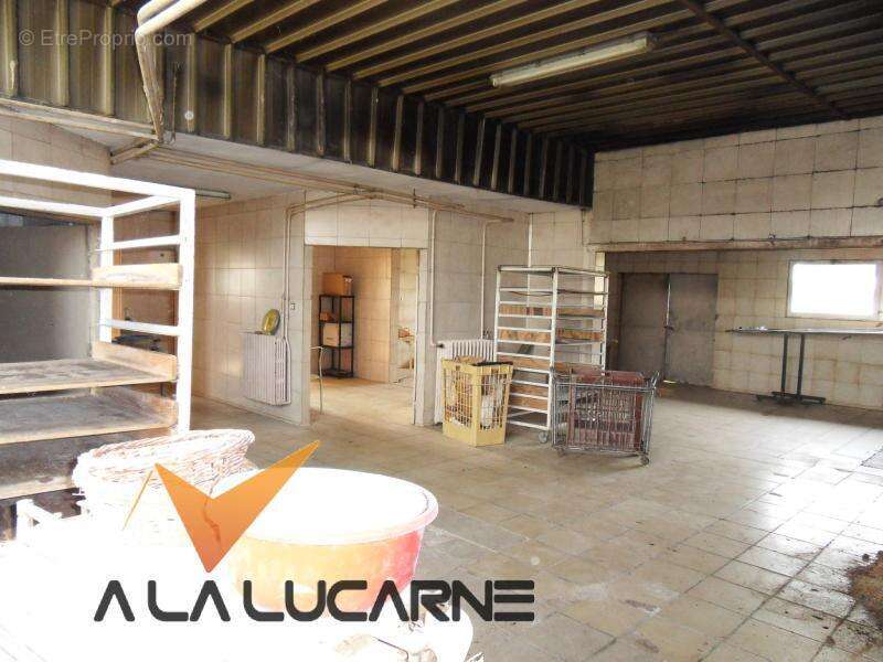 Commerce à LA CHAPELLE-AUBAREIL