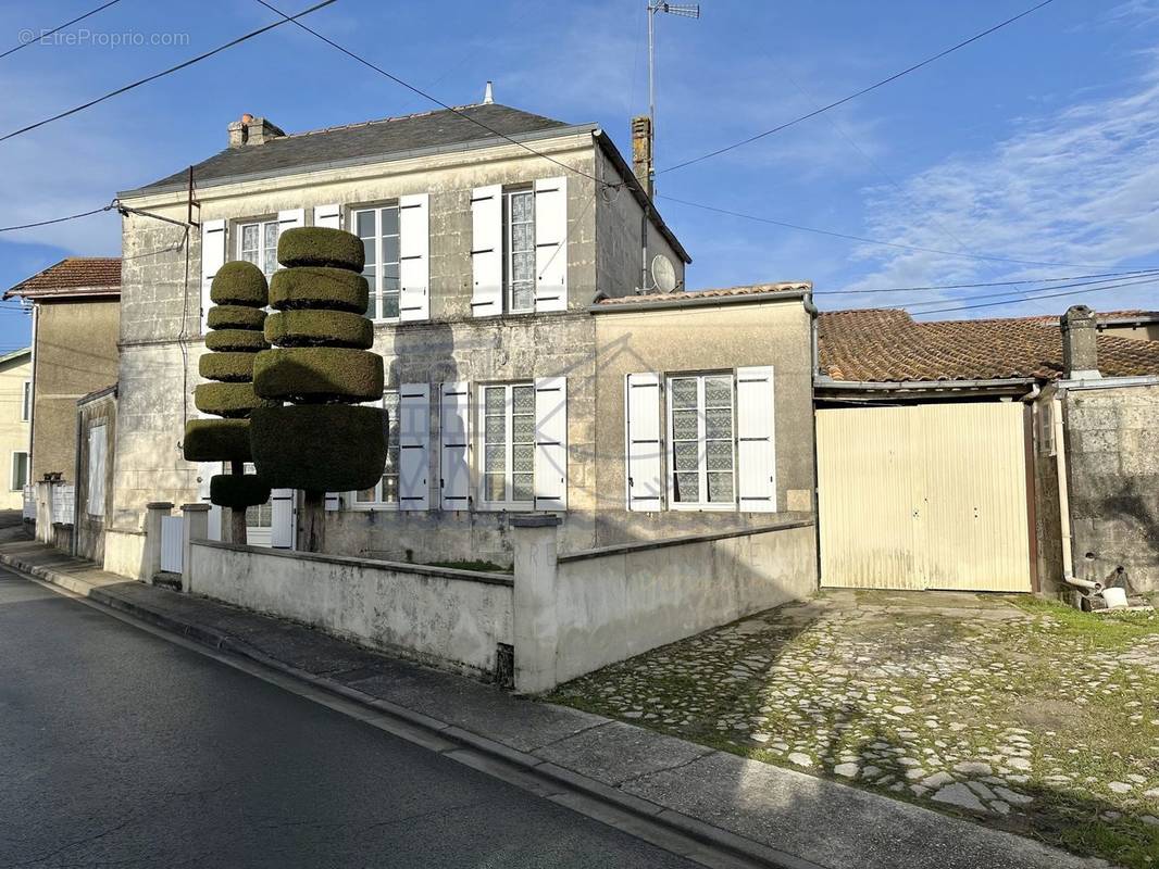 Maison à SAINT-FORT-SUR-GIRONDE