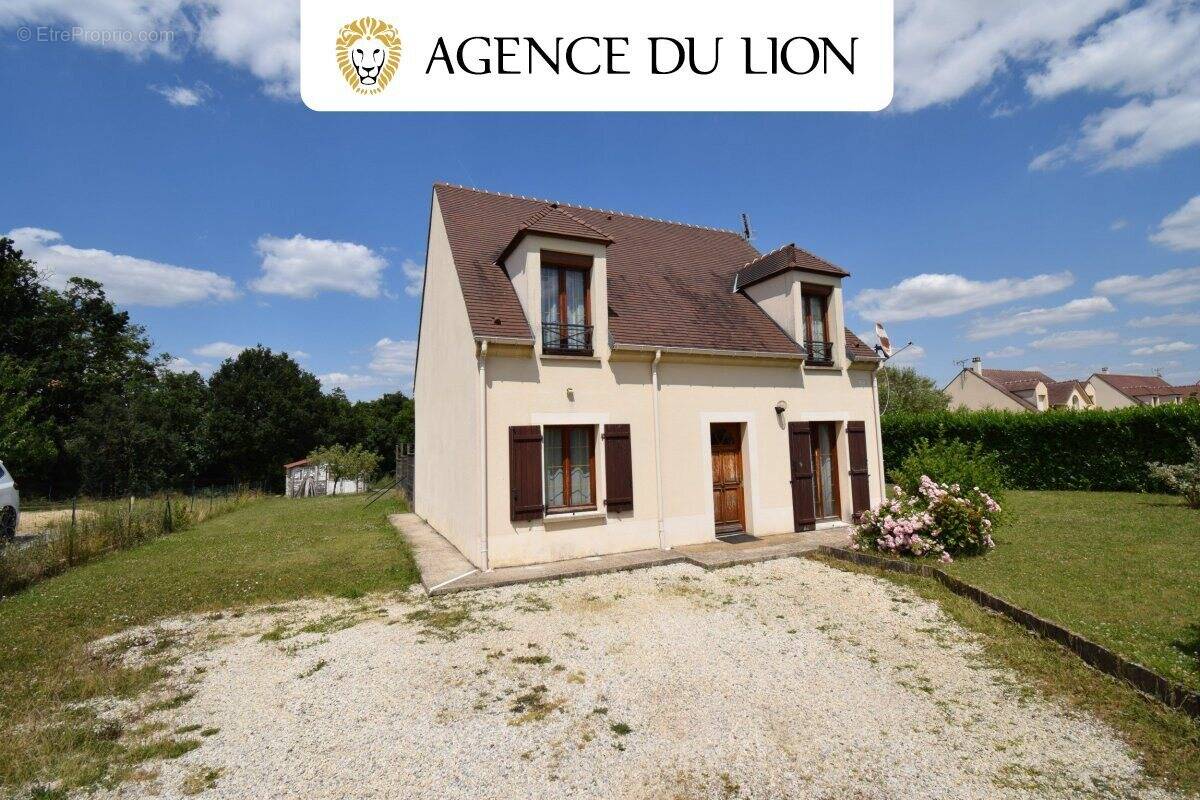 Maison à CHERISY