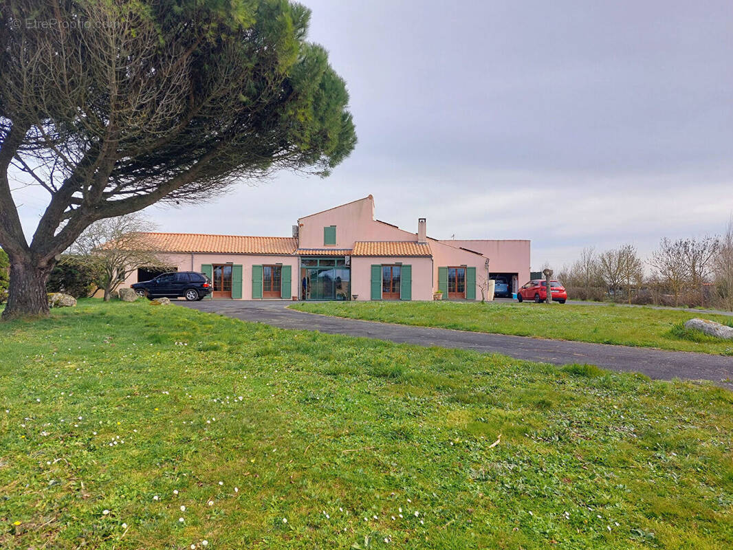 Maison à CHARRON