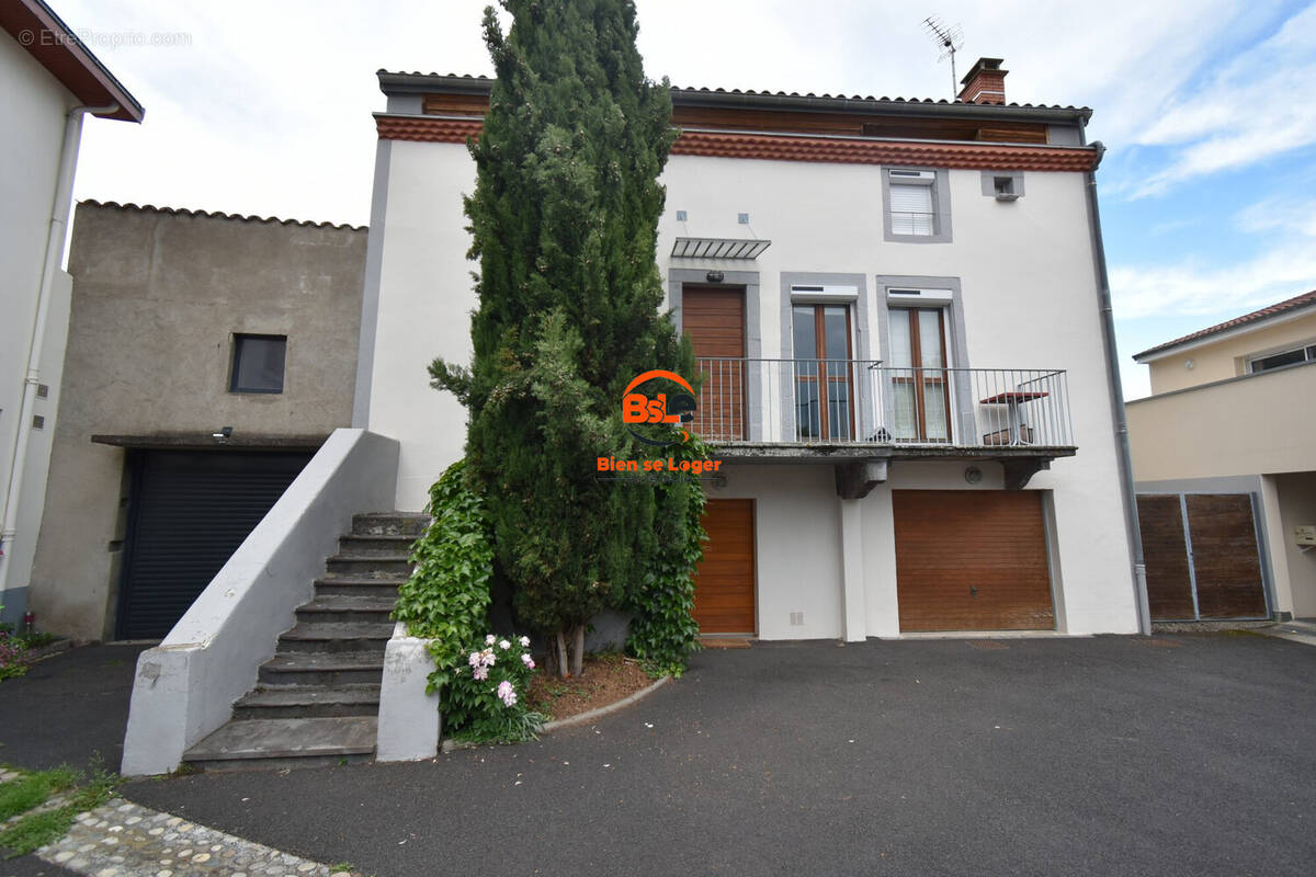 A vendre grande maison familiale 4 chambre, jardin, e Cendre - Agence Immobilière BSLE Cournon d&#039;Auvergne - Maison à LE CENDRE