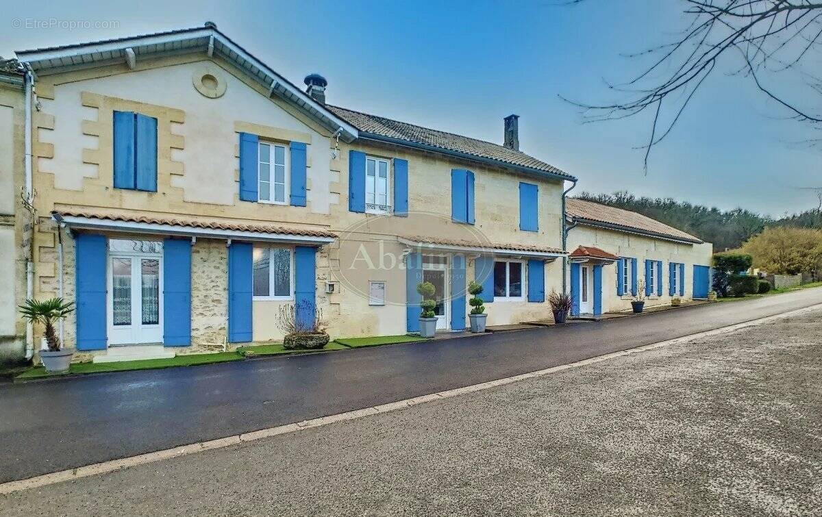Commerce à CASTILLON-LA-BATAILLE