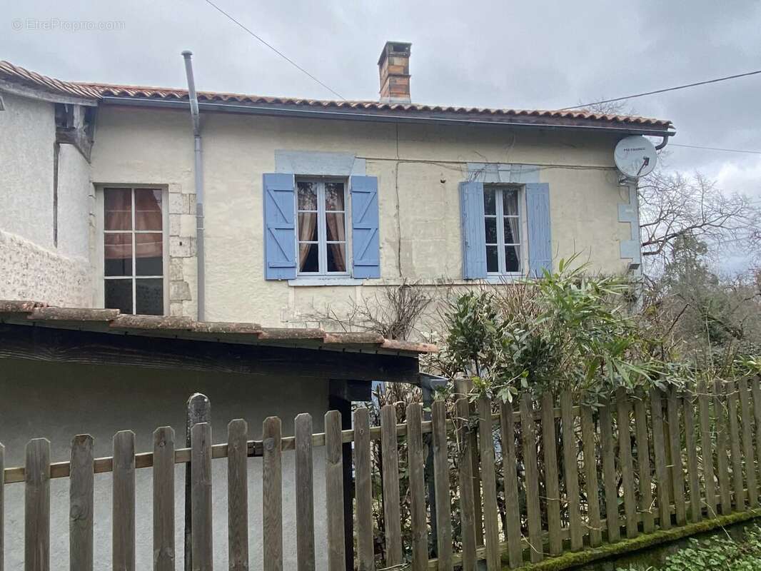 Maison à AUBETERRE-SUR-DRONNE