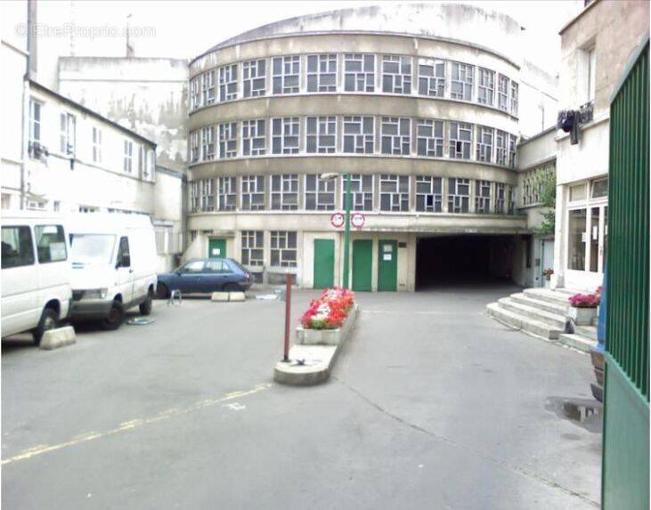 Parking à PARIS-18E