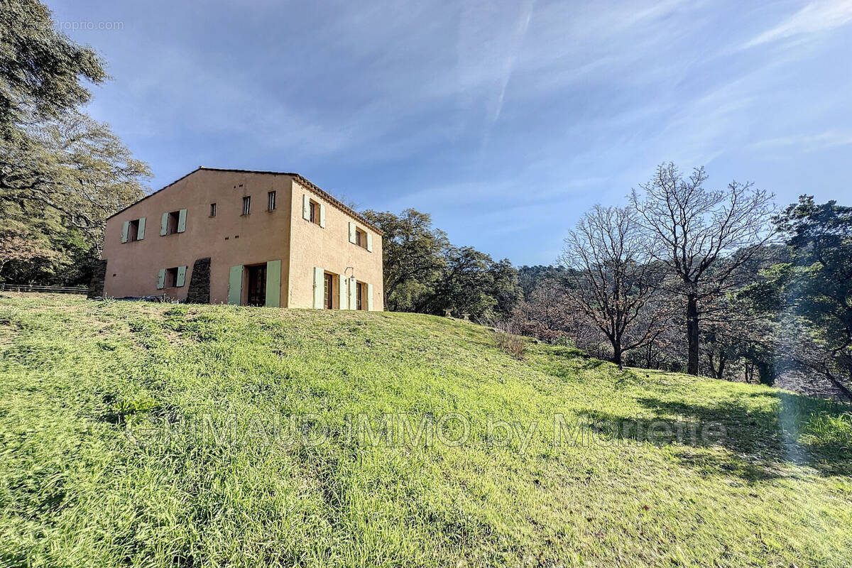 Maison à LA GARDE-FREINET
