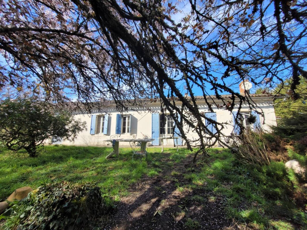 Maison à BAYAS