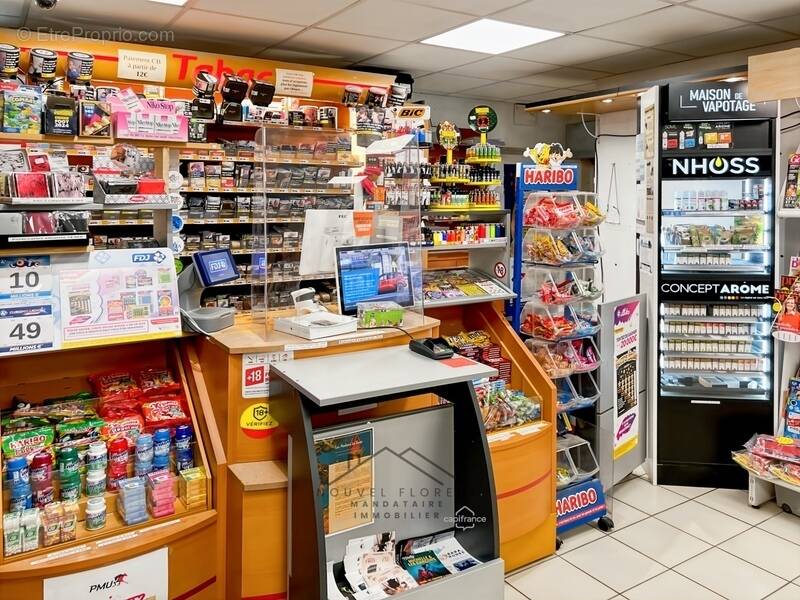 Commerce à LA ROCHE-DES-ARNAUDS