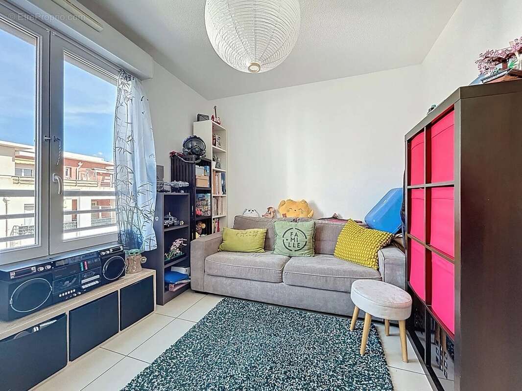 Appartement à SAINT-LAURENT-DU-VAR