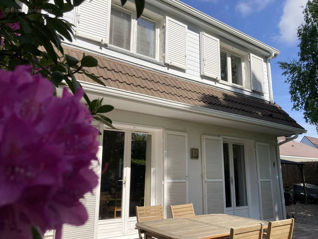 Maison à LE PERRAY-EN-YVELINES