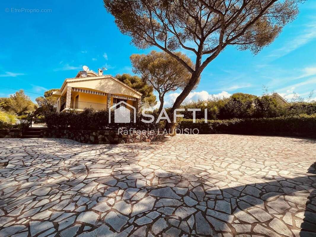 Photo 2 - Maison à SAINT-RAPHAEL