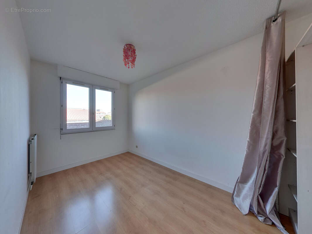 Appartement à LE PONT-DE-CLAIX