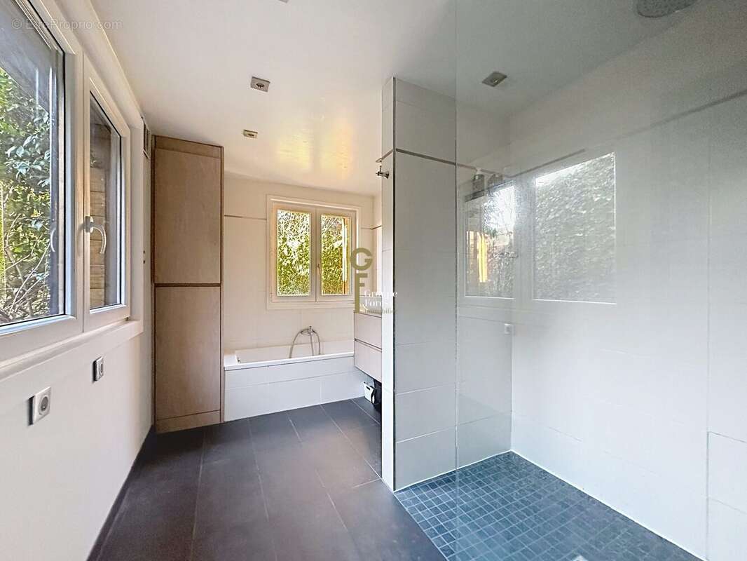 BAIGNOIRE ET DOUCHE - Maison à WASQUEHAL