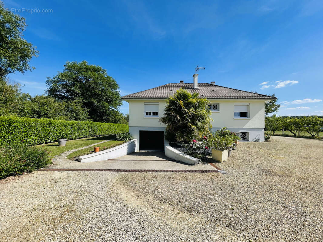 Maison à FLEURE