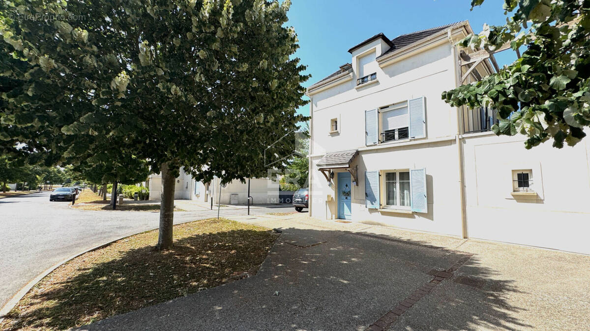 Maison à SAINT-PIERRE-DU-PERRAY