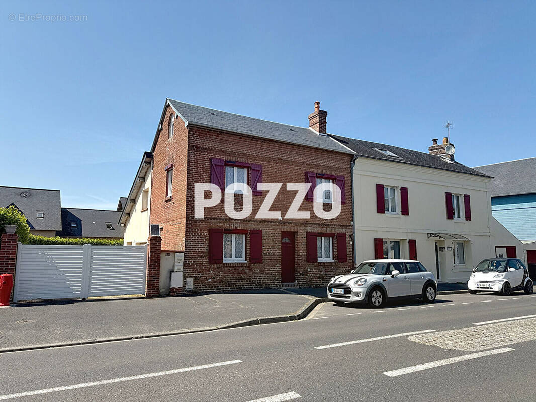 Maison à EQUEMAUVILLE