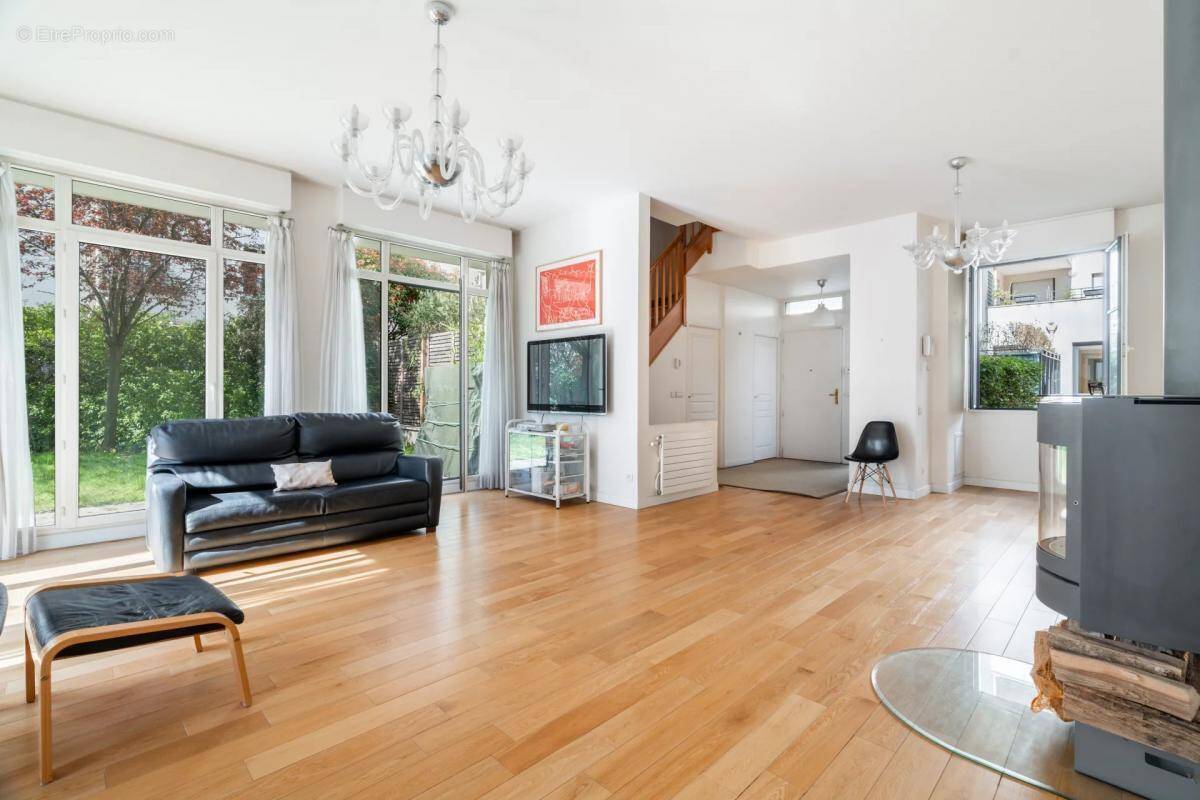 Maison à PARIS-14E