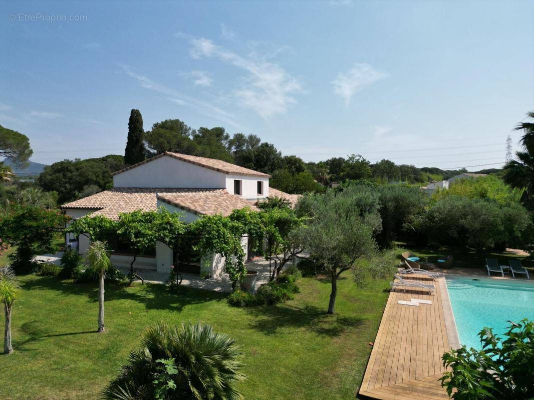 Maison à ROQUEBRUNE-SUR-ARGENS