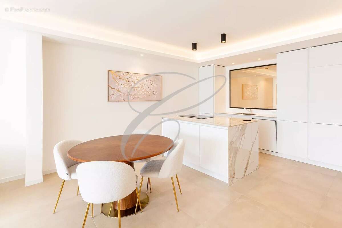 Appartement à ROQUEBRUNE-CAP-MARTIN