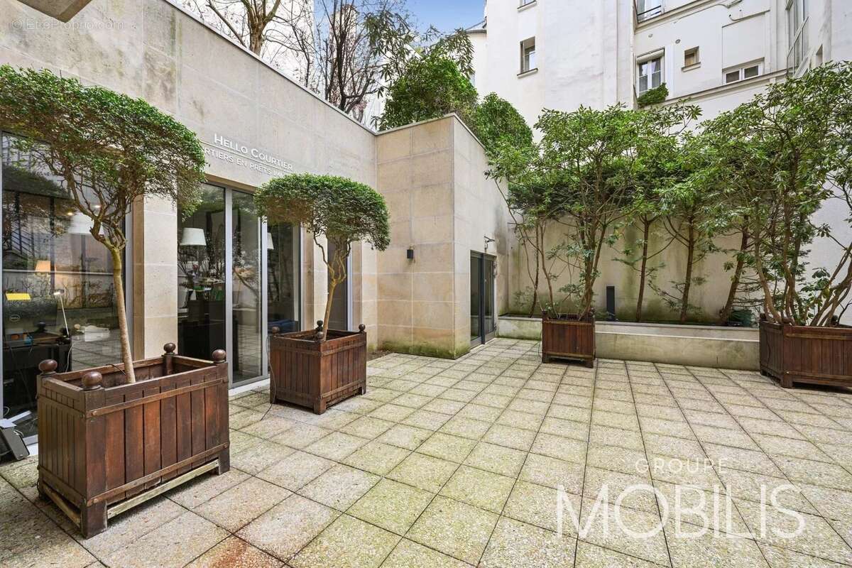 Appartement à PARIS-16E