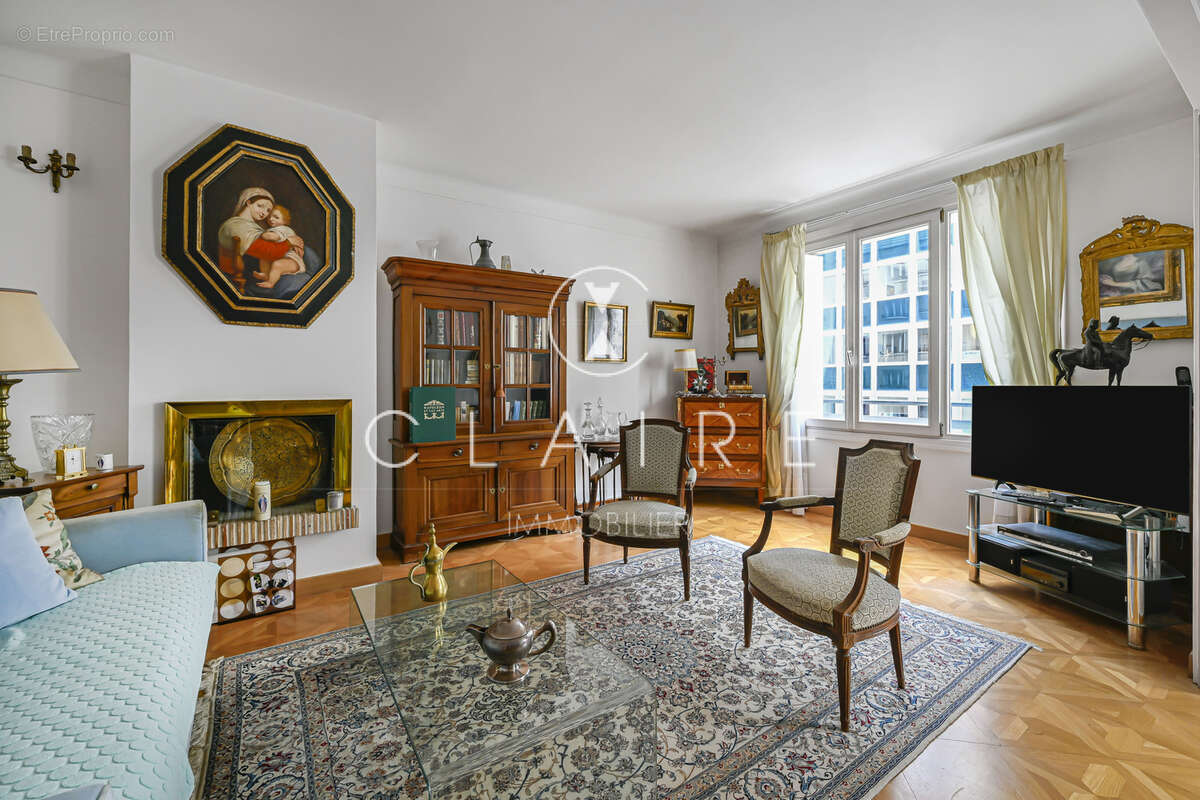 Appartement à PARIS-7E