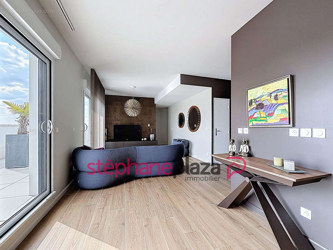 Appartement à DECINES-CHARPIEU