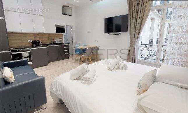 Appartement à PARIS-8E