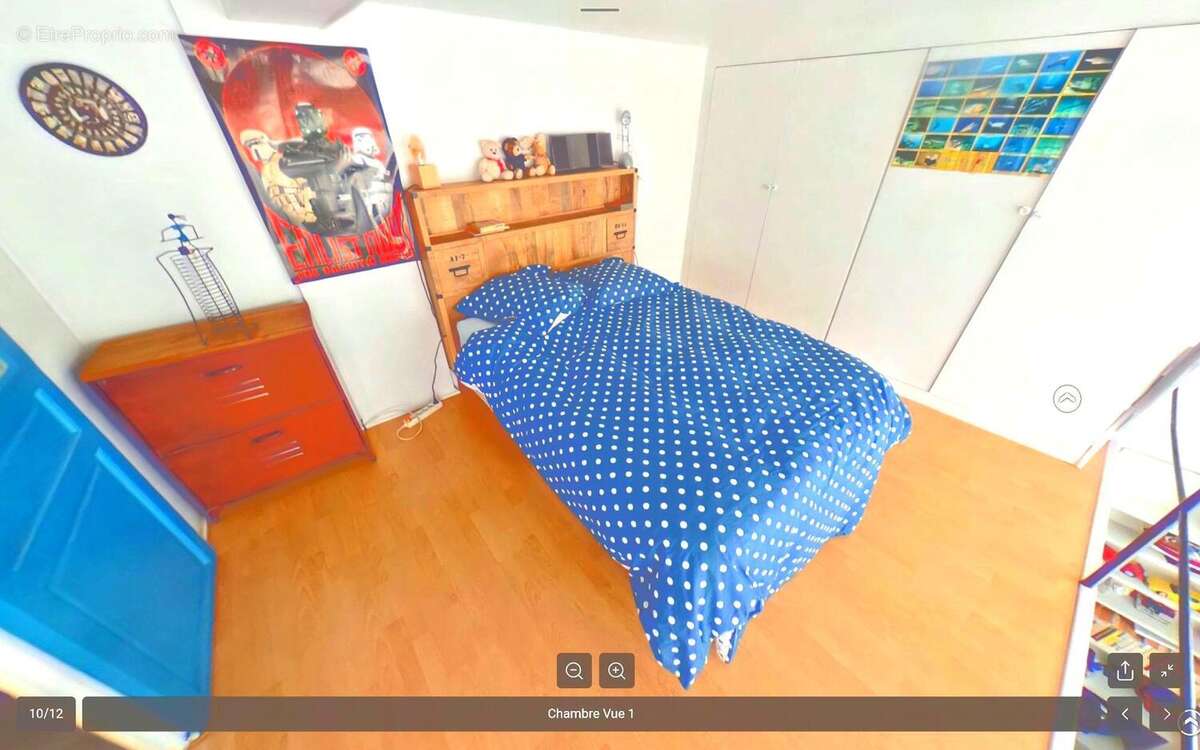 Chambre  avec penderie dans les murs - Appartement à PARIS-20E
