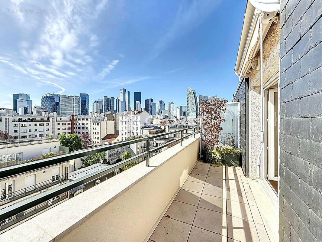 Appartement à COURBEVOIE