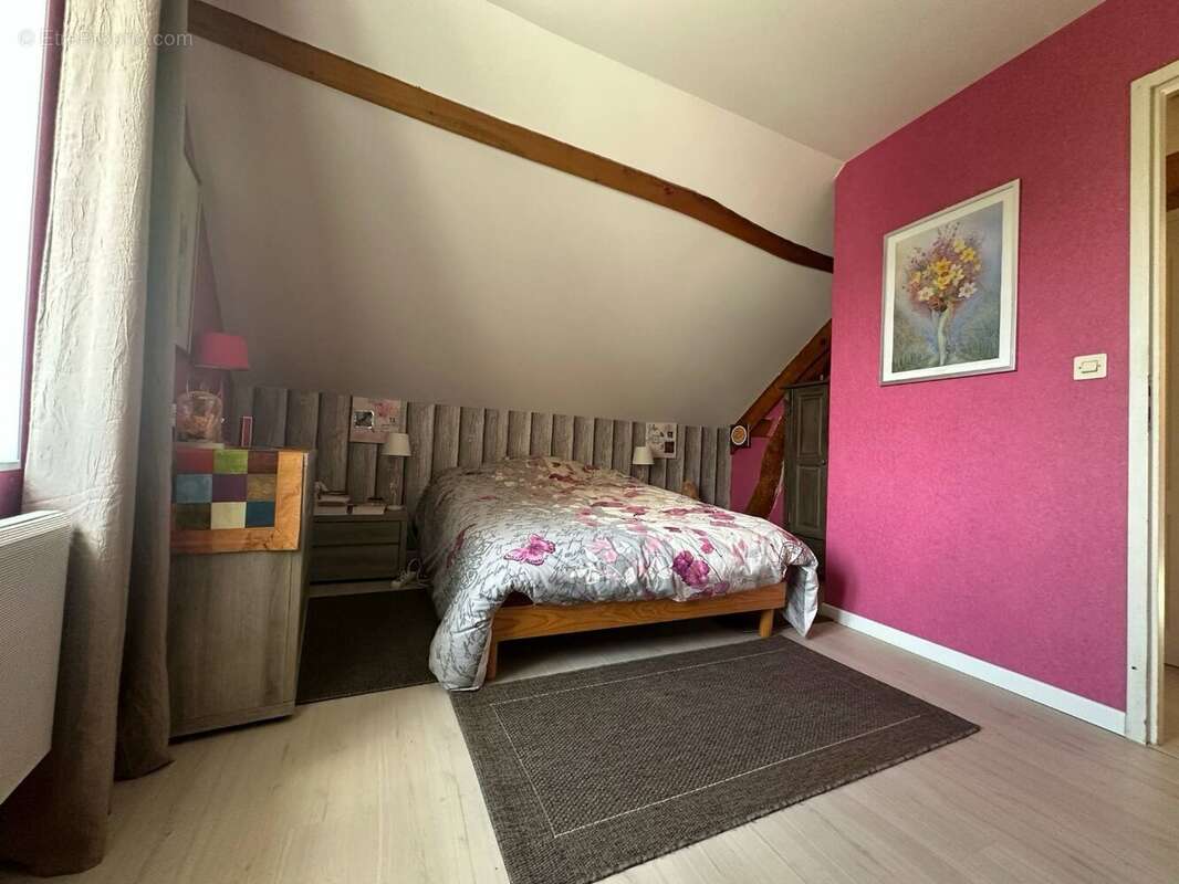 Maison à LONGUE-JUMELLES