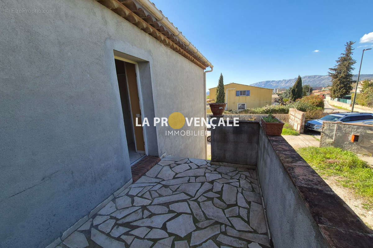 Appartement à POURRIERES