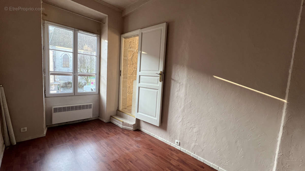 Appartement à NEAUPHLE-LE-CHATEAU