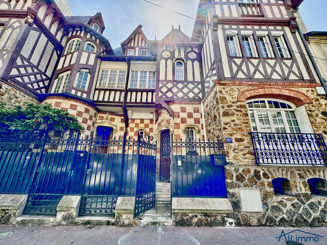Maison à SAINT-MAUR-DES-FOSSES