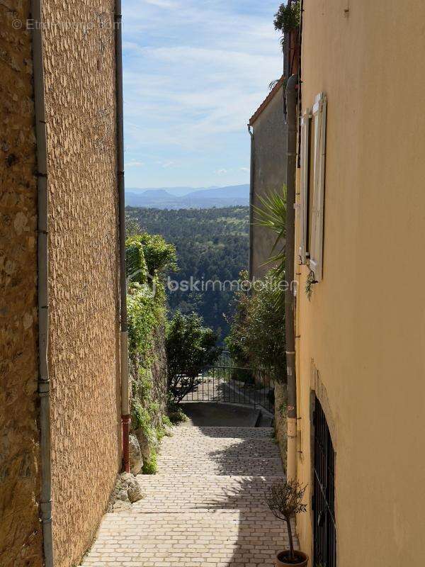 Appartement à SAINT-CEZAIRE-SUR-SIAGNE