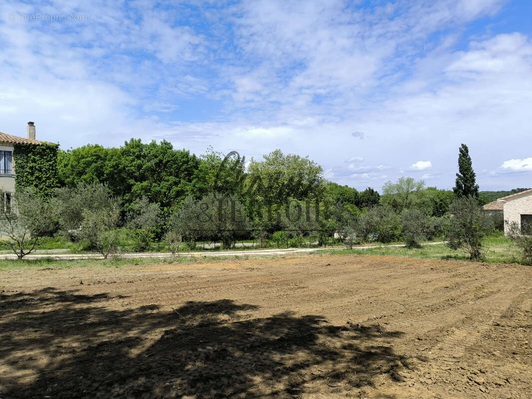 Terrain à UZES