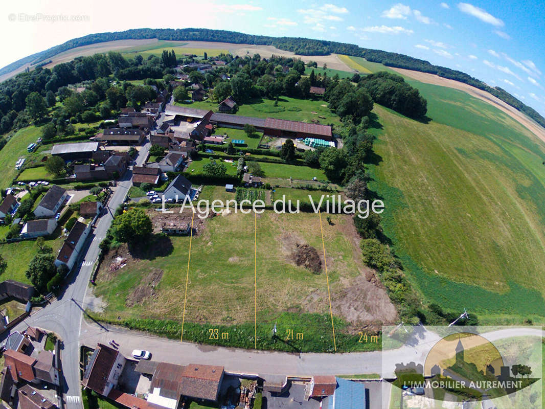 Terrain à AUNEUIL