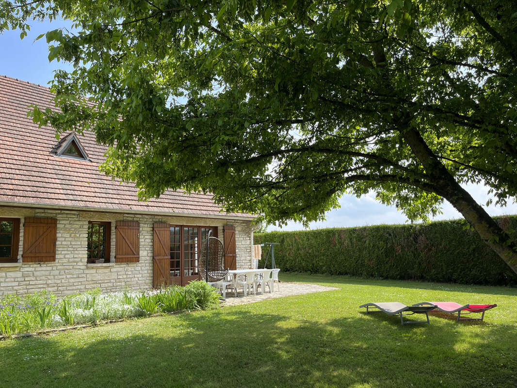 Maison à NOYERS