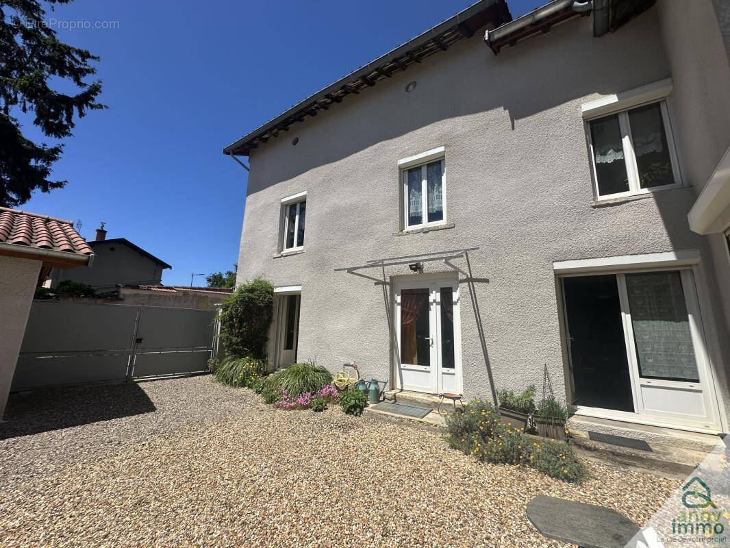 Maison à GENAY