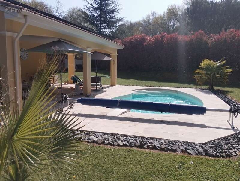 Maison à NEUVIC
