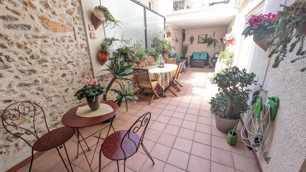 Appartement à SAINT-LAURENT-DE-LA-SALANQUE