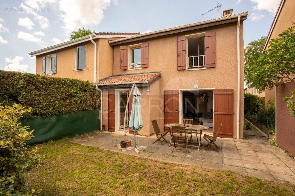 Maison à SAINT-GENIS-LES-OLLIERES