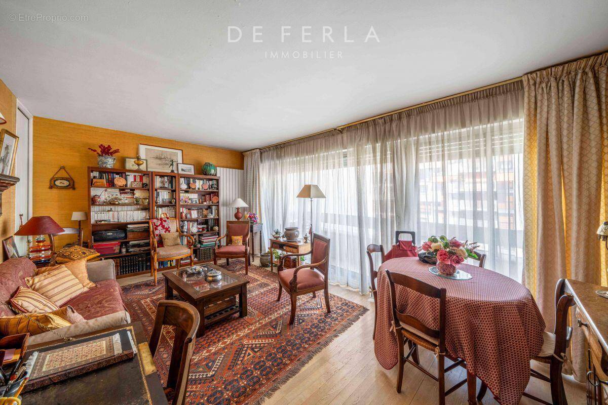Appartement à PARIS-14E
