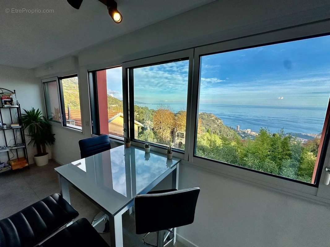 Appartement à LA TURBIE
