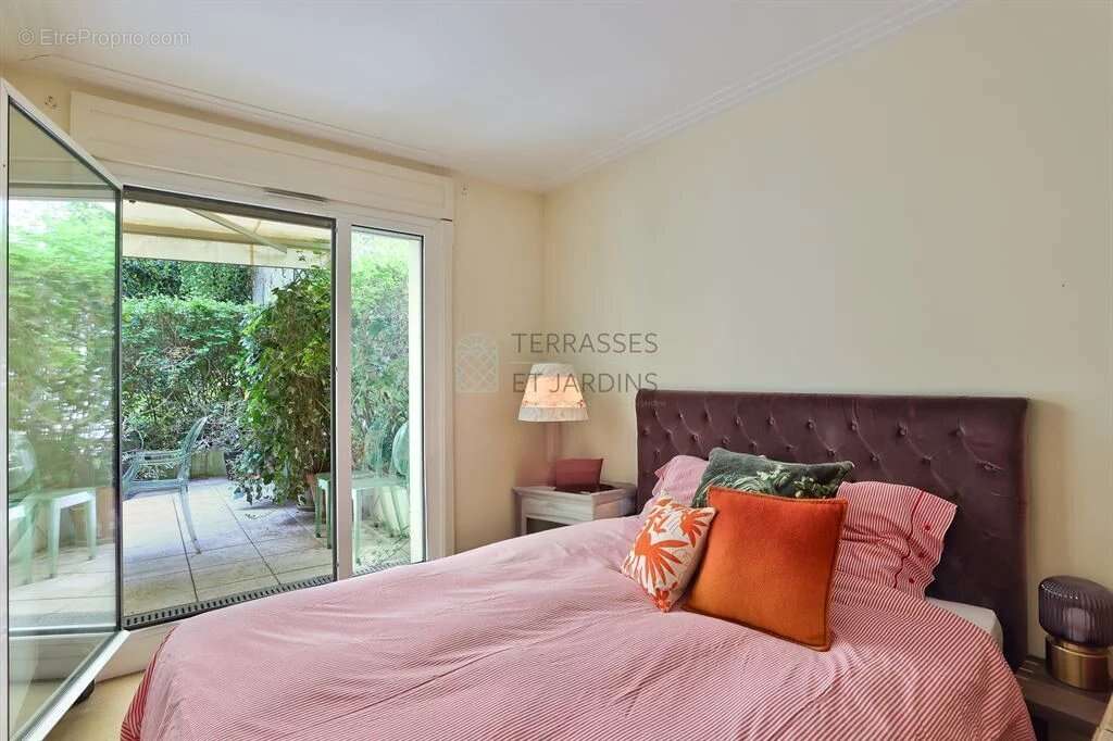 Appartement à PARIS-1E