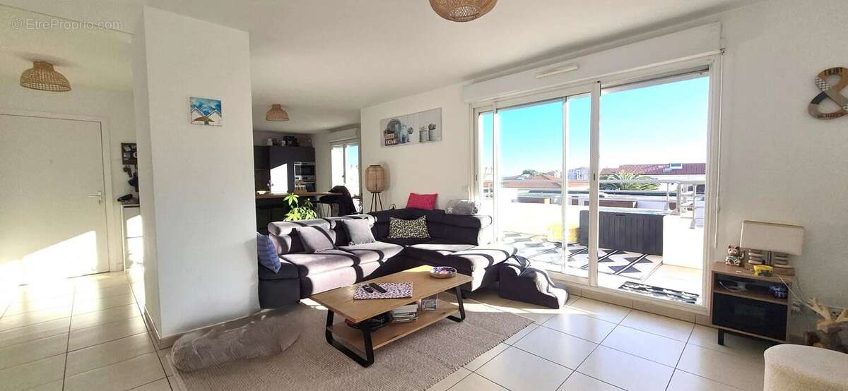 Appartement à SAINT-LAURENT-DU-VAR