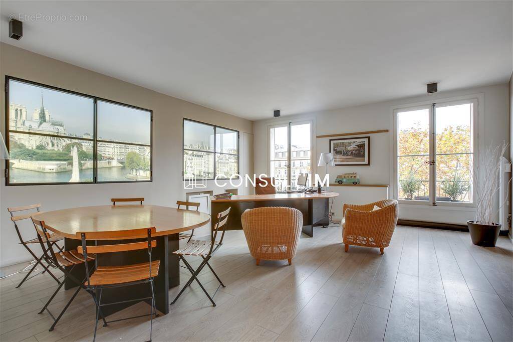 Appartement à PARIS-16E