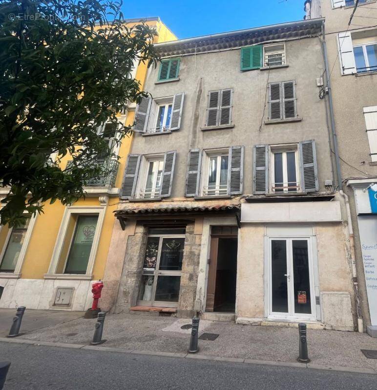 Appartement à SOLLIES-PONT