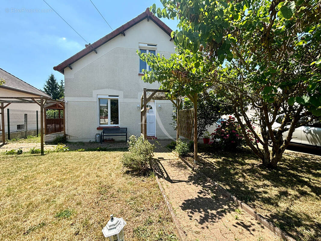 Maison à CONTRES