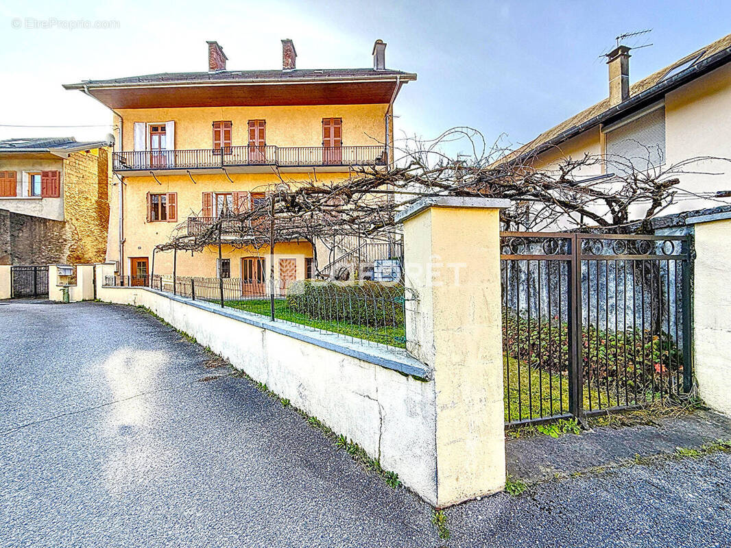 Maison à CHALLES-LES-EAUX