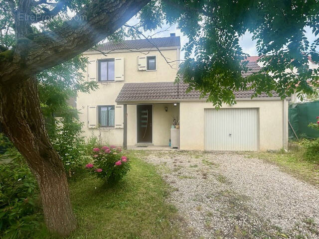 Maison à MONTLHERY
