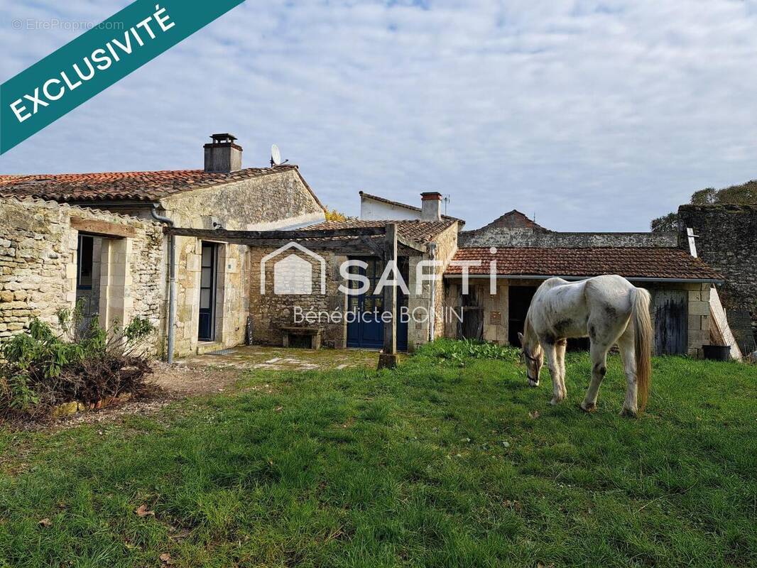 Photo 1 - Maison à CHAILLEVETTE
